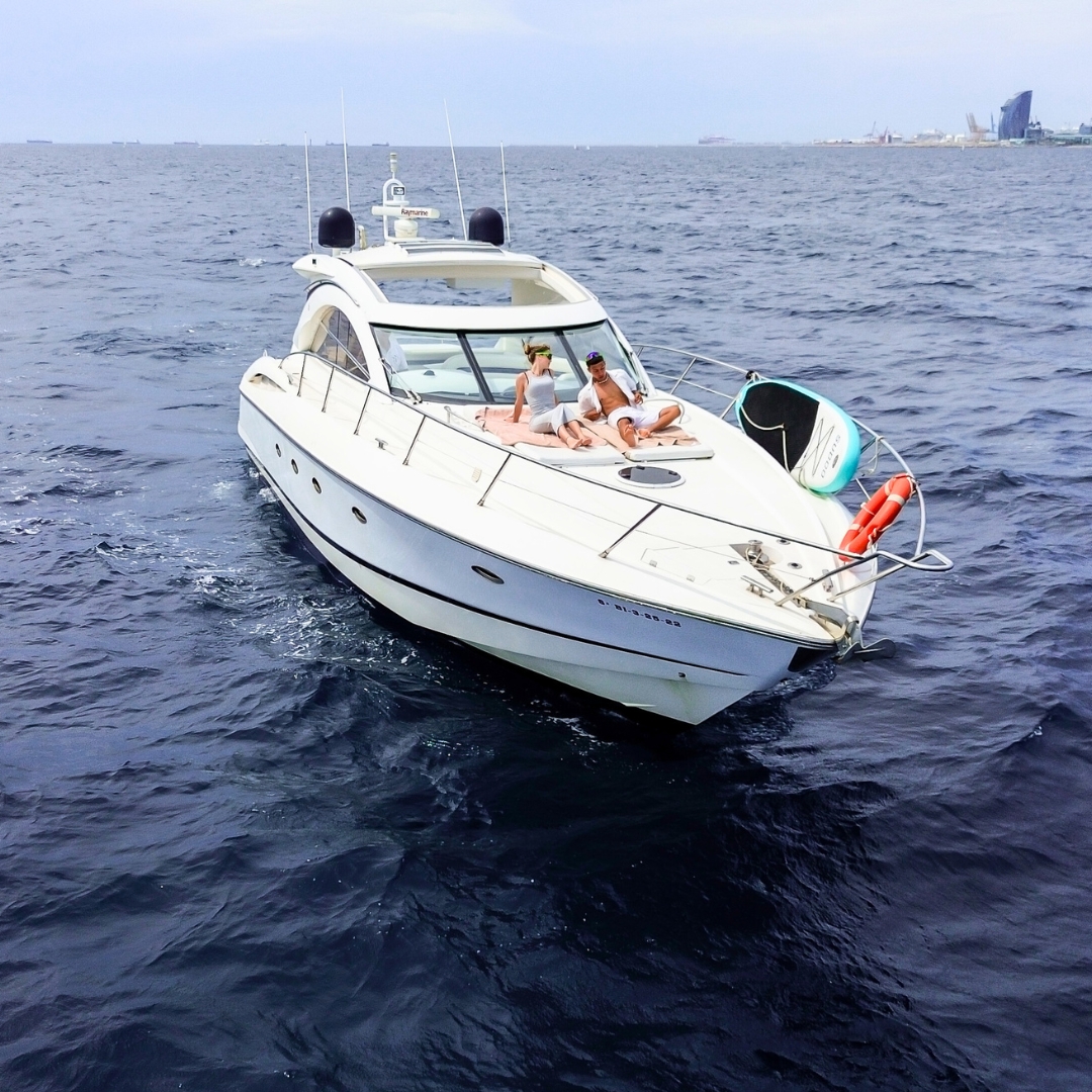 Alquiler yate Sunseeker Camargue 50HT Barcelona Día completo en Sitges