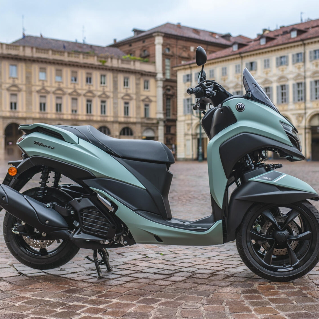 Tricity 125cc para dos personas, alquiler en Barcelona